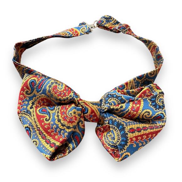 Howard Behar Other - Vintage Howard Behar bow tie silk 100%